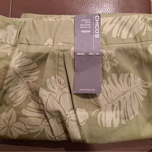 ‼️NWT Chicos Woman’s Cropped Pants - Floating Lea style